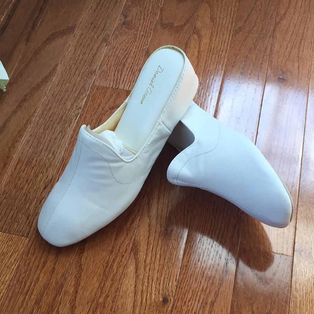 Daniel Green White leather kidskin slippers